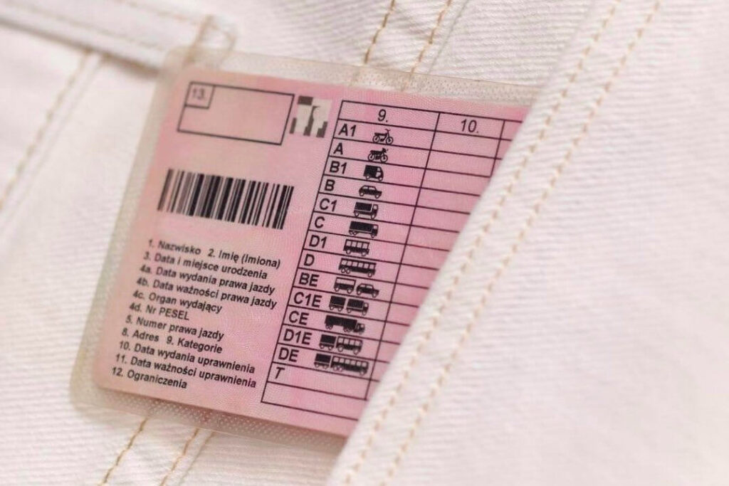 Водіння без водійських прав в Польщі. Чим це загрожує?